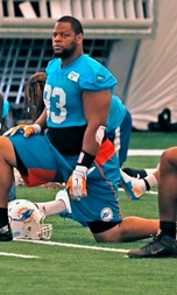 Dolphins counting on comebacks by DEs Wake, Williams